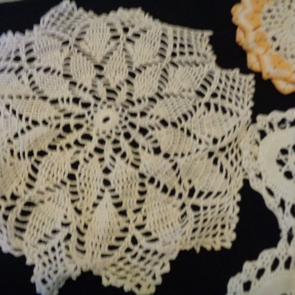 VINTAGE DOILYS RUNNER PART OF LACE VEST LOT 5 ITEMS - Picture 3 of 10